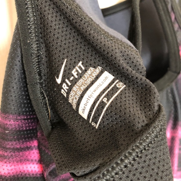 Nike Dri-Fit women’s exercise tank w/built in bra - Picture 2 of 3